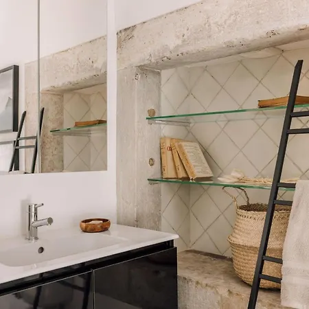 Adiri - 2 Bedrooms And Terrace In Bica * Lisbona